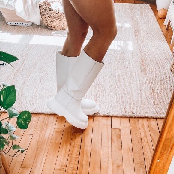 Gia Borghini White Tubular Moon Boots - Picture 6 of 10